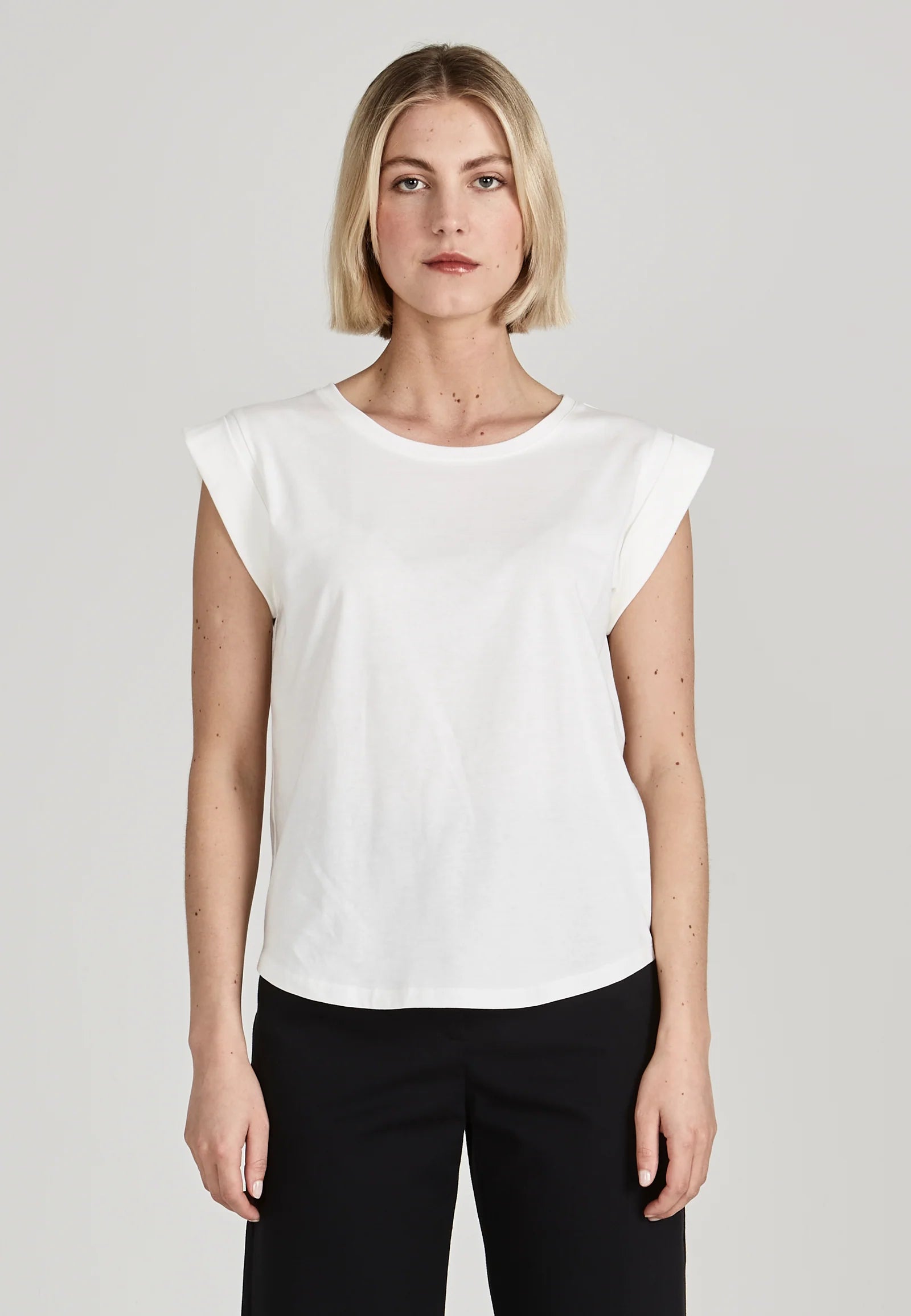 Capri T-Shirt in White - Givn Berlin - MALA - The Concept Store