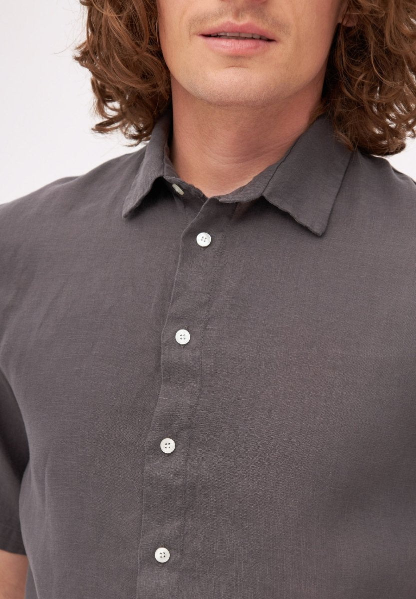 Dylan Buttoned Shirt in Taupe - Givn Berlin - MALA - The Concept Store