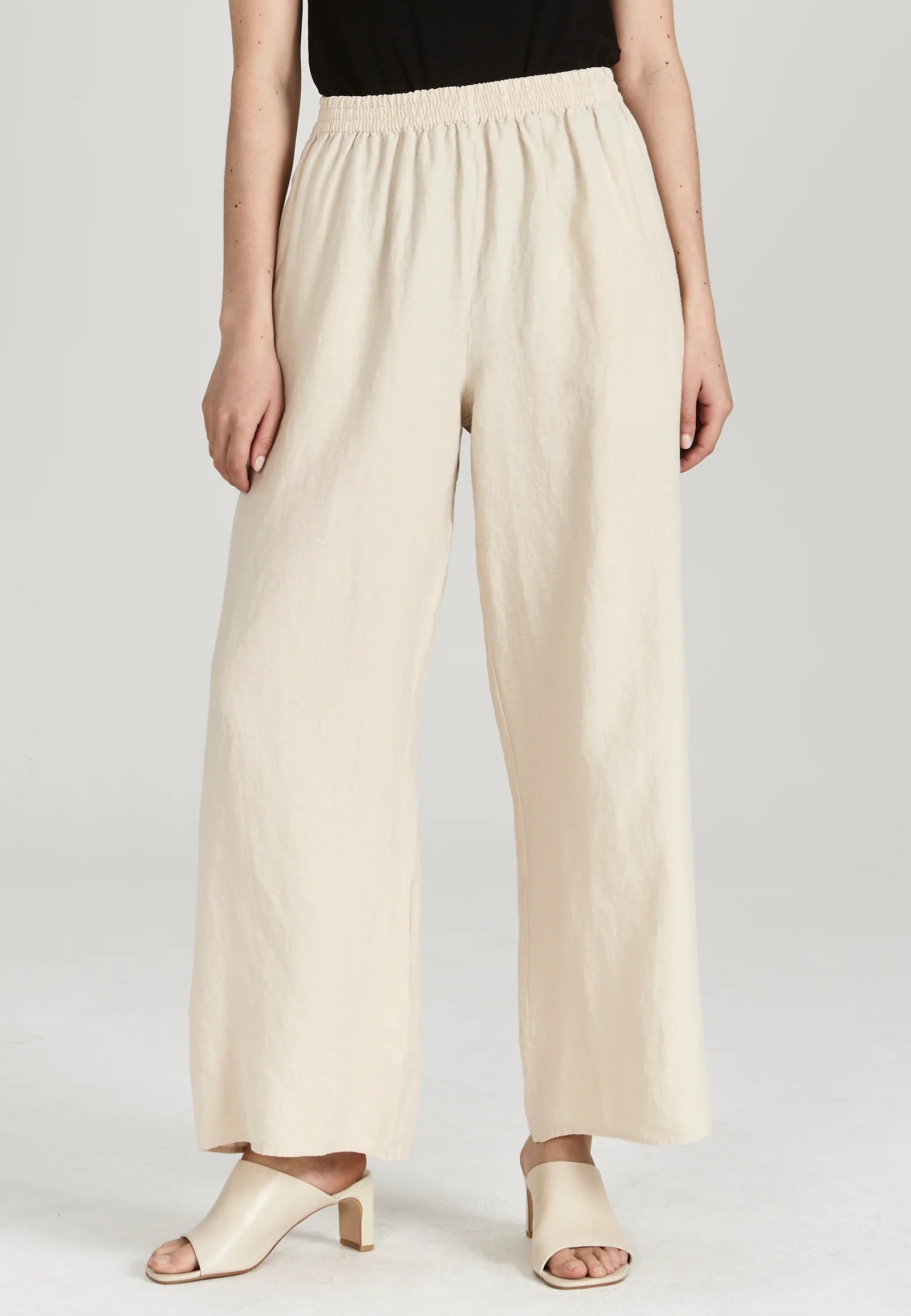 Esra Trousers in Beige - Givn Berlin - MALA - The Concept Store
