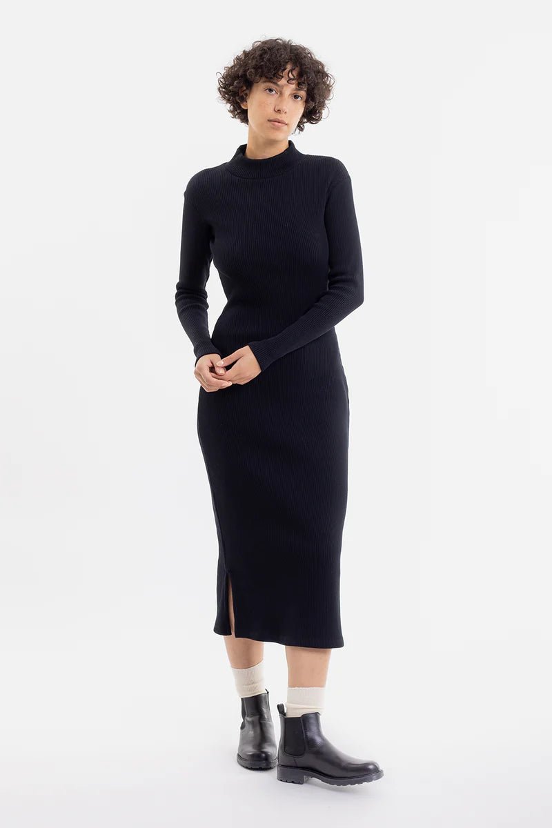 Rollkragen Kleid aus Rippenstrick - Rotholz - MALA - The Concept Store