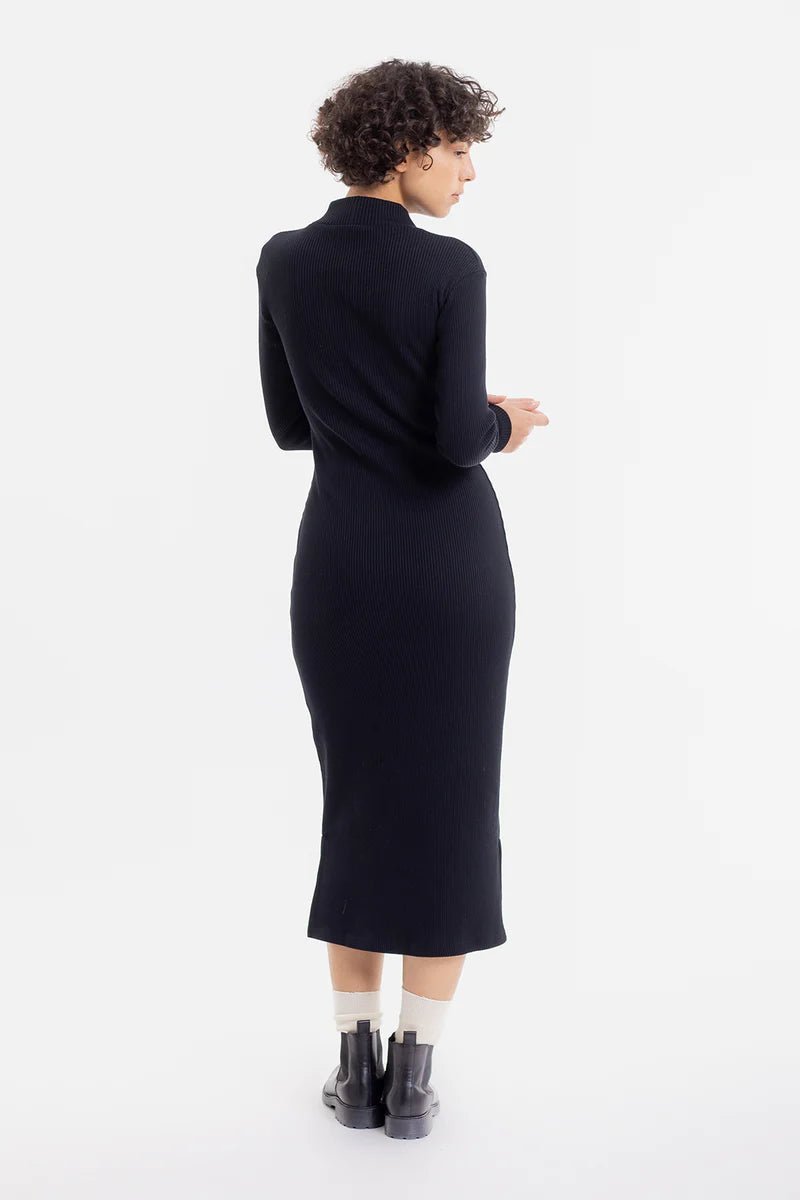 Rollkragen Kleid aus Rippenstrick - Rotholz - MALA - The Concept Store