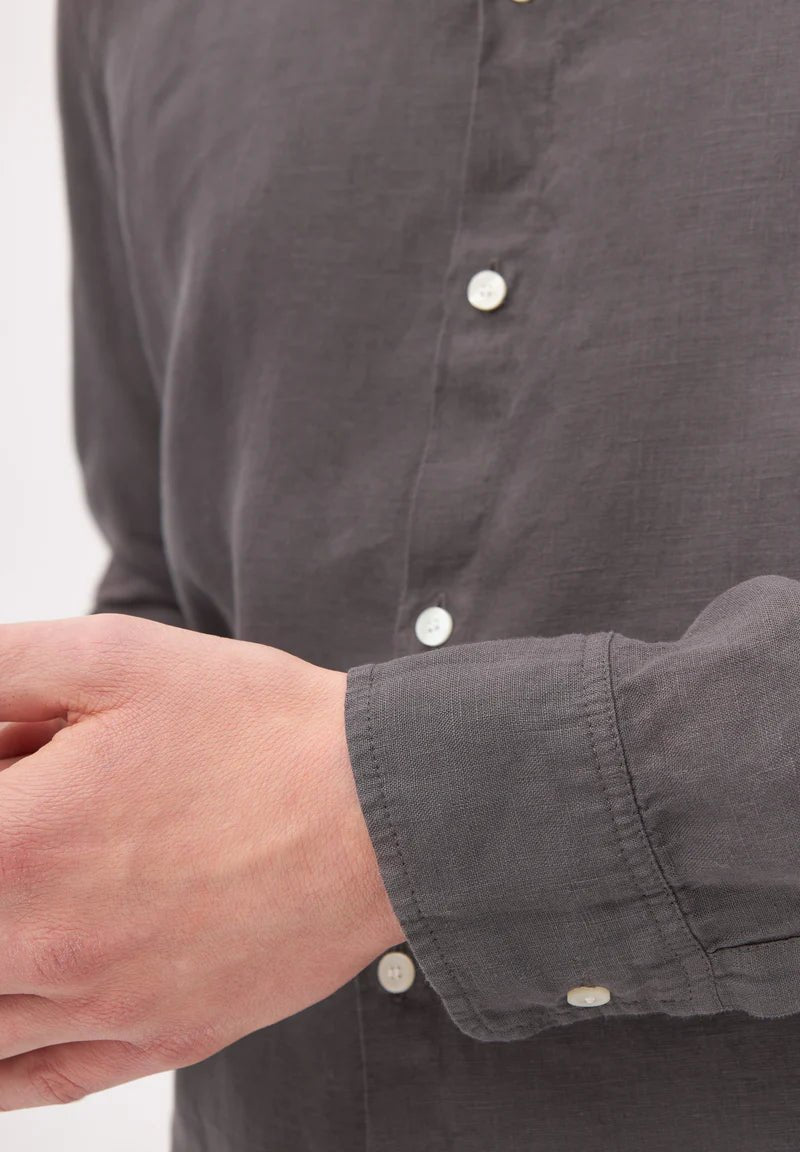 Wes Buttoned Shirt in Taupe - Givn Berlin - MALA - The Concept Store